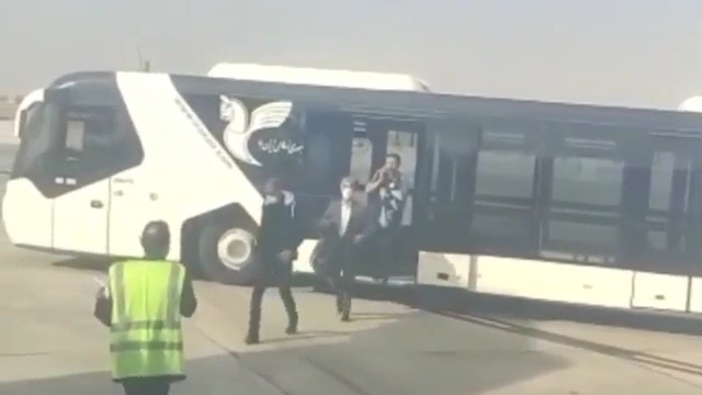 محرم نویدکیا در فرودگاه اصفهان پیش از پرواز تیم سپاهان به تبریز به شاگردانش ملحق شد