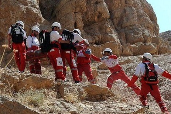 ۸ ساعت عملیات امداد و نجات برای نجات 3 کودک در کوه‌های کرمان
