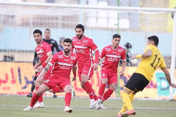 بازی پرسپولیس مقابل سپاهان با تاخیر آغاز می‌شود