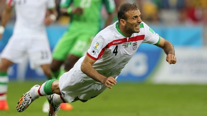 ایران در جام جهانی 2014 / سرنگون شدن جلال حسینی توسط مهاجم قدرتمند نیجریه