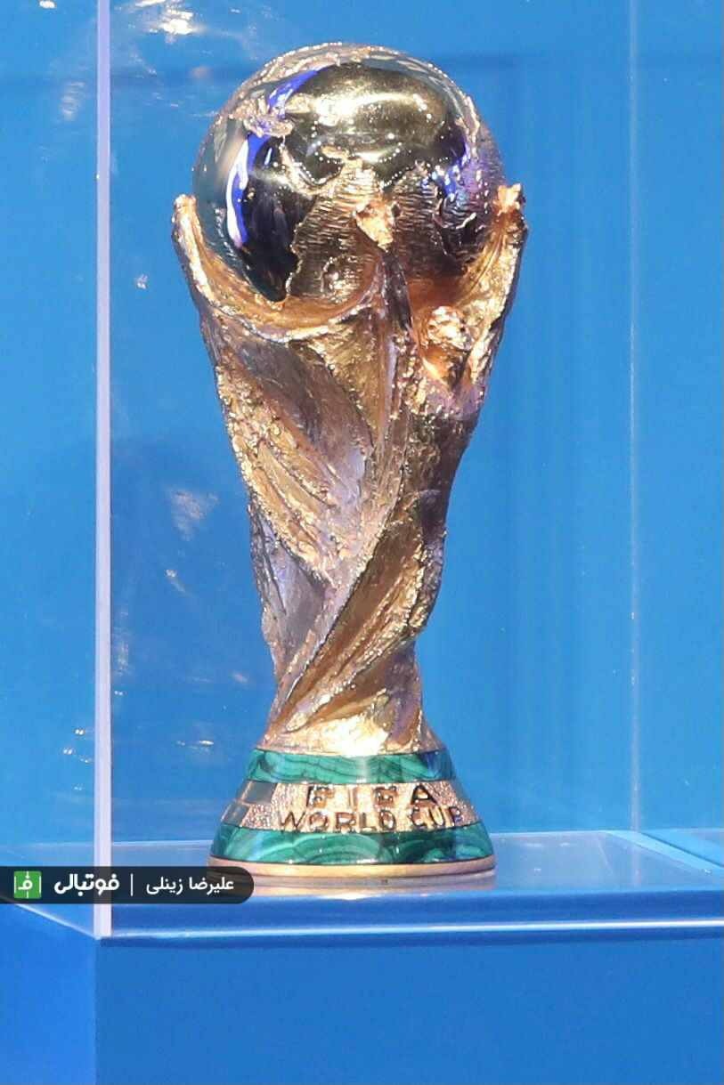 نمایی از کاپ جام جهانی که امروز در برج میلاد تهران رونمایی شد