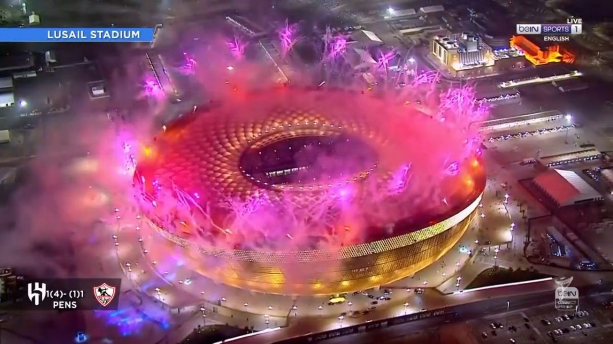 مراسم آتش بازی در پایان دیدار الهلال و الزمالک در روز افتتاح استادیوم لوسیل