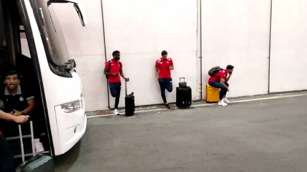 اختصاصی/ انتظار طولانی مدت بازیکنان نساجی برای حضور اتوبوس تیم پس از شکست مقابل استقلال