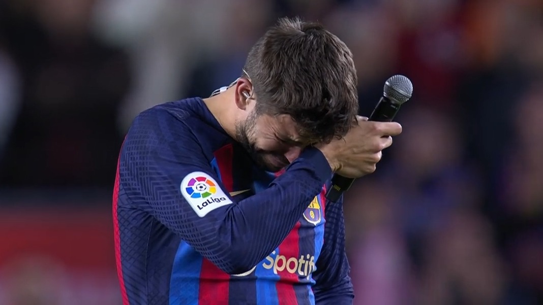 اشک های پیکه در مراسم خداحافظی با دنیای فوتبال در پایان بازی بارسلونا و آلمریا