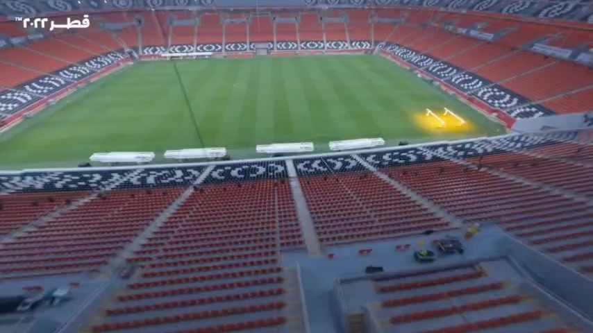 نمایی از استادیوم البیت با صدای تشویق تماشاگران که میزبان دیدار افتتاحیه جام جهانی ٢٠٢٢ قطر است