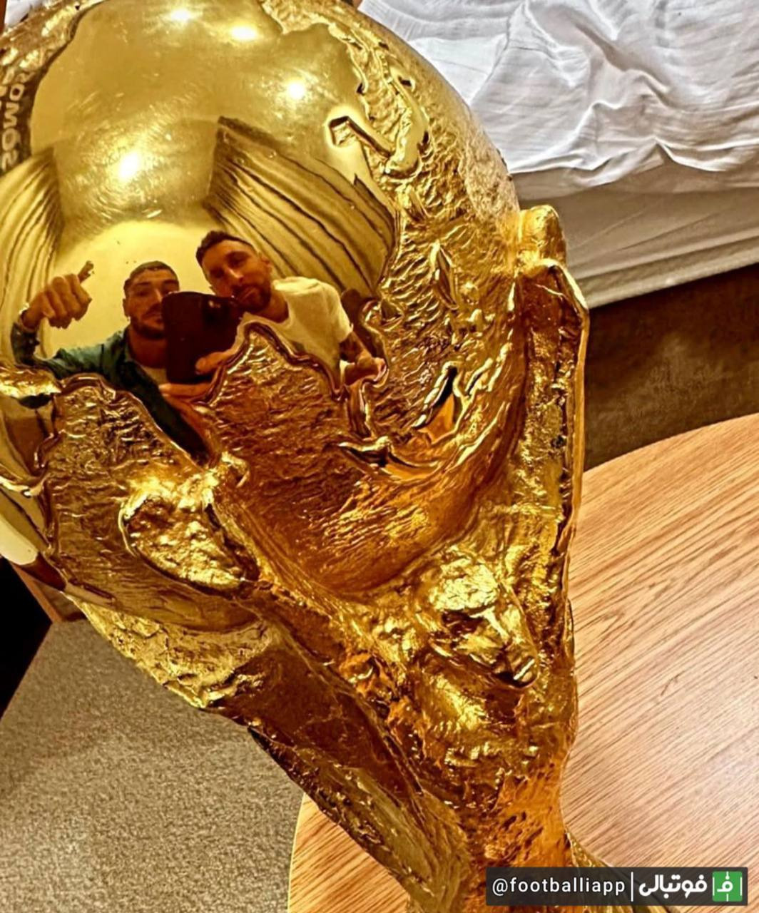 به جا مانده از جشن شب گذشته؛ عکس یادگاری خاص دی پائول و مسی با کاپ جام جهانی!