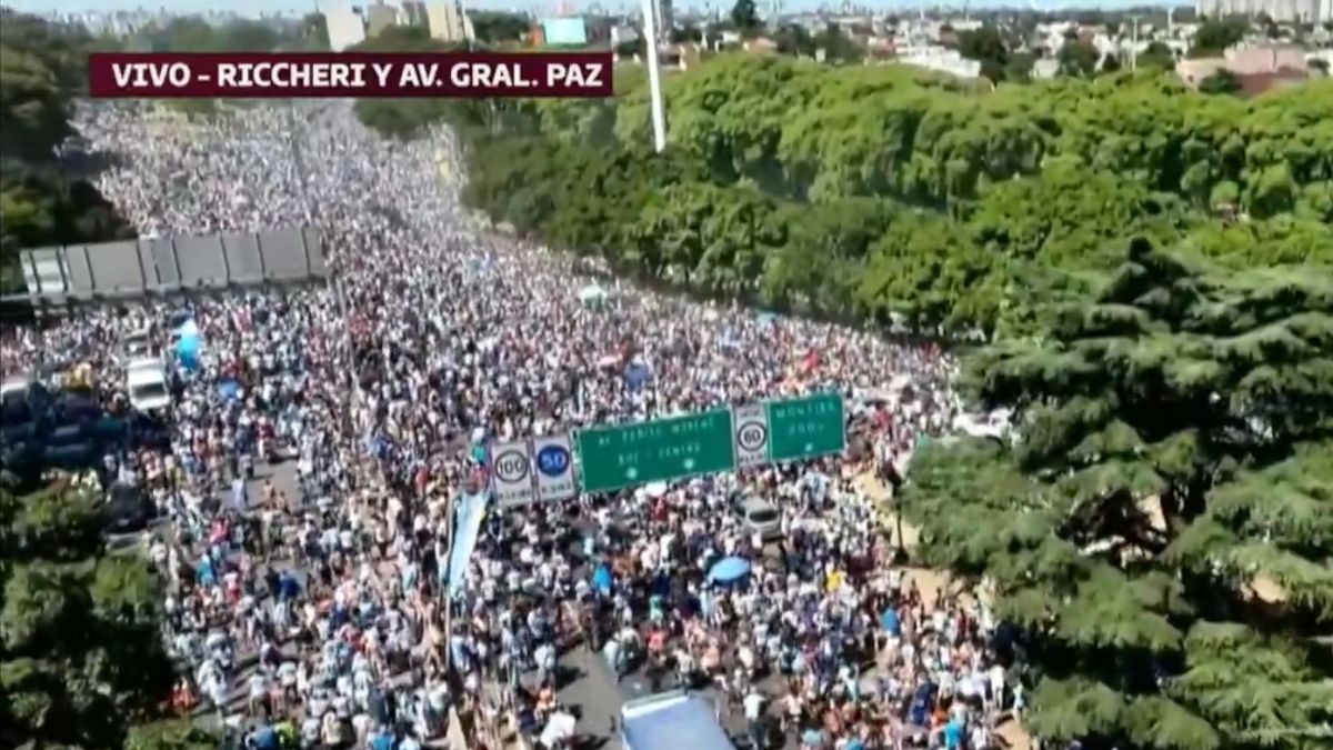 استقبال 5 میلیون نفری از بازیکنان آرژانتین پس از فتح جام جهانی و بازگشت به کشور