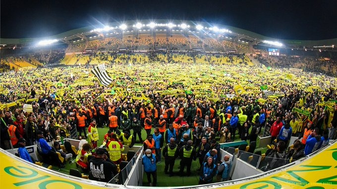 هجوم هواداران نانت به درون زمین پس از صعود به فینال جام حذفی فرانسه