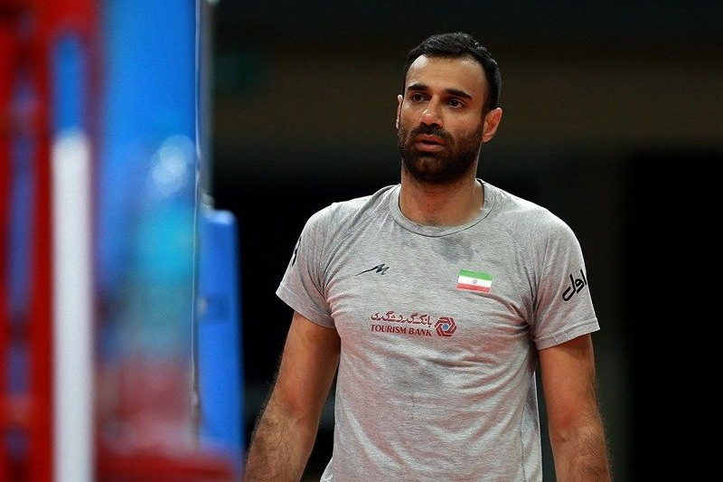 عادل غلامی بر روی نیمکت تیم ملی نوجوانان ایران در مسابقات قهرمانی جهان