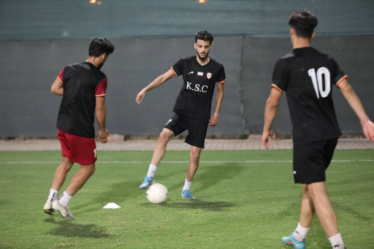 حضور ۷ بازیکن از آکادمی فولاد خوزستان در تمرین تیم بزرگسالان 