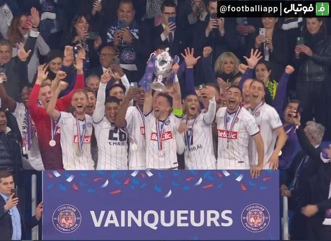 عکس نوشت/ جام قهرمانی حذفی فرانسه بر فراز دستان بازیکنان تولوز رده دوازدهمی لیگ لوشامپیونه