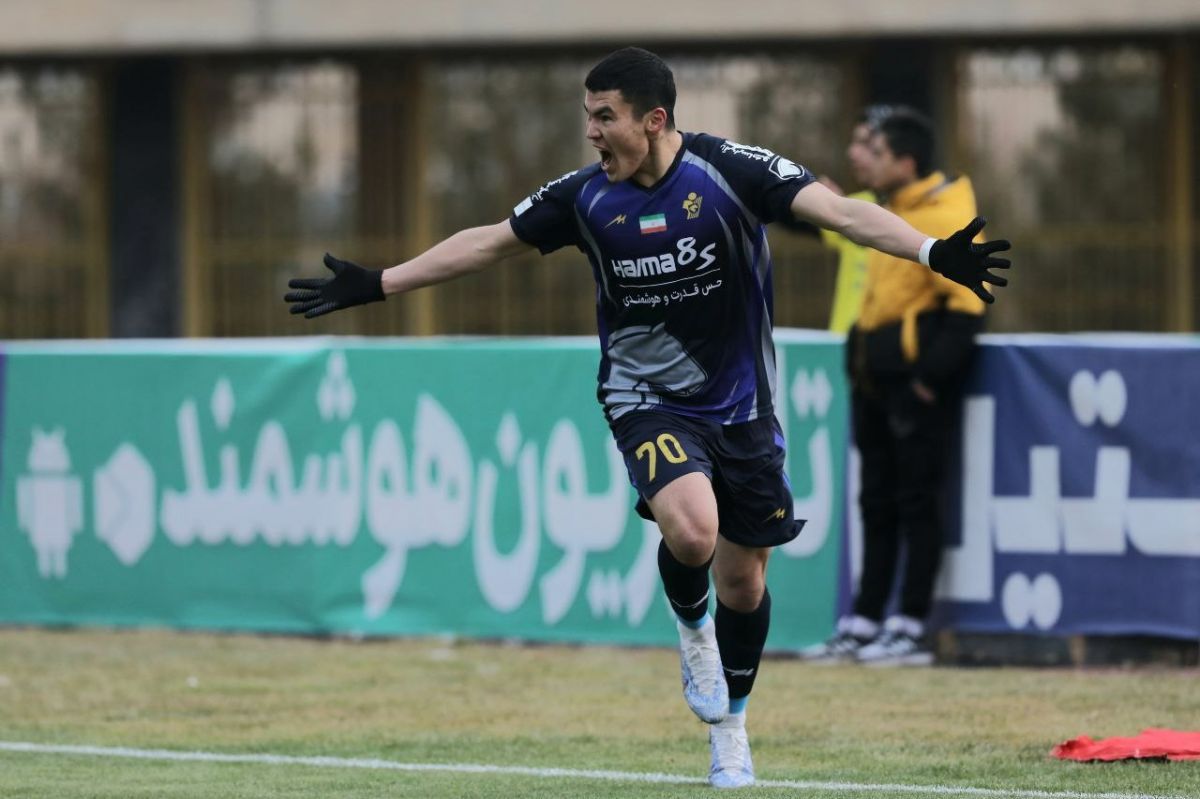 خداحافظی ازبکستانی جنجالی با فوتبال ایران؟