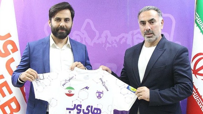 محمود فکری سرمربی هوادار شد
