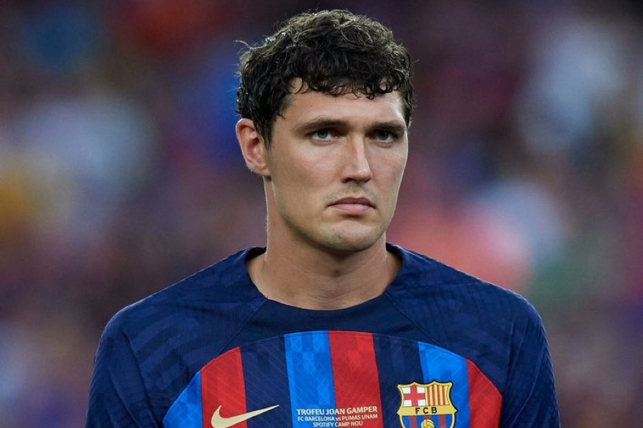 بازیکنی که می‌تواند در بارسلونا در نقش هافبک دفاعی هم بازی کند
