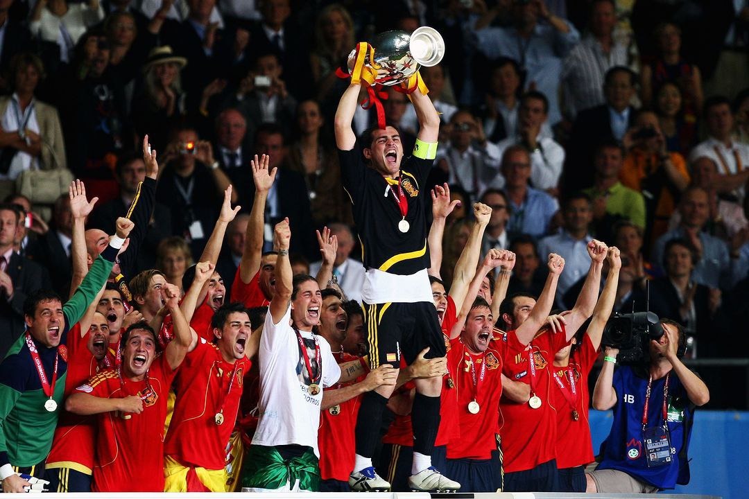 شبی که نسل طلایی اسپانیا قهرمان یورو شد(عکس)