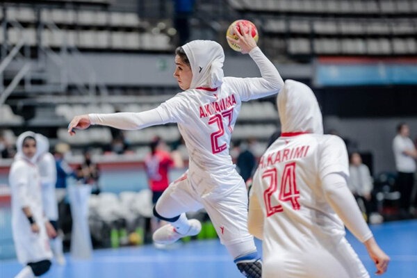 شکست تیم هندبال دختران ایران مقابل چین/ «مریخ» مصدوم شد
