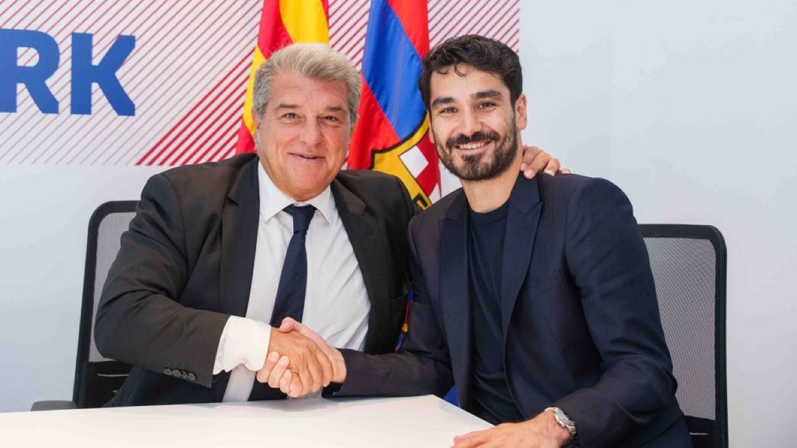 لحظه امضای قرارداد و معارفه رسمی ایلکای گوندوگان هافبک جدید بارسلونا