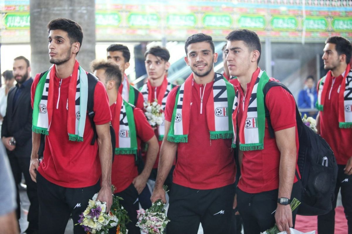 گزارش تصویری/ بازگشت تیم امید فوتسال ایران پس از قهرمانی در مسابقات کافا
