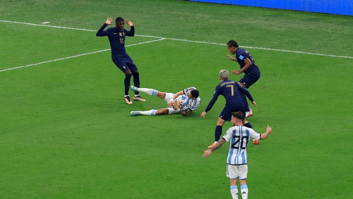 عکس؛ وقتی اشتباه دمبله به قهرمانی مسی در جام جهانی کمک کرد