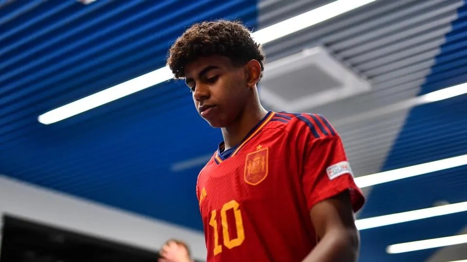 فرصت استعداد 16 ساله بارسلونا برای تاریخ سازی در تیم ملی اسپانیا