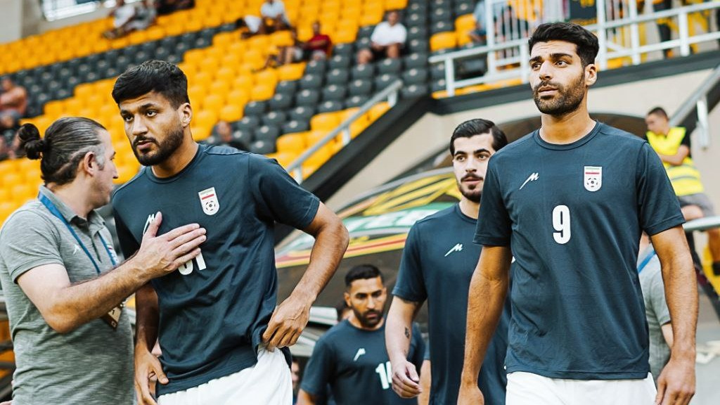گرم کردن بازیکنان تیم ملی ایران پیش از تقابل با بلغارستان