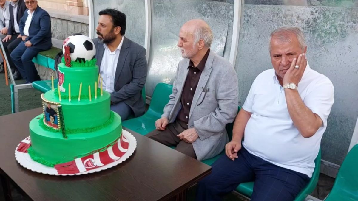 اختصاصی/ جشن تولد محمود خوردبین و علی پروین در محل تمرین پیشکسوتان پرسپولیس