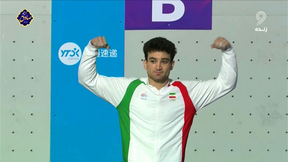 مراسم اهدای مدال طلا به رضا علیپور قهرمان سنگنوردی ایران