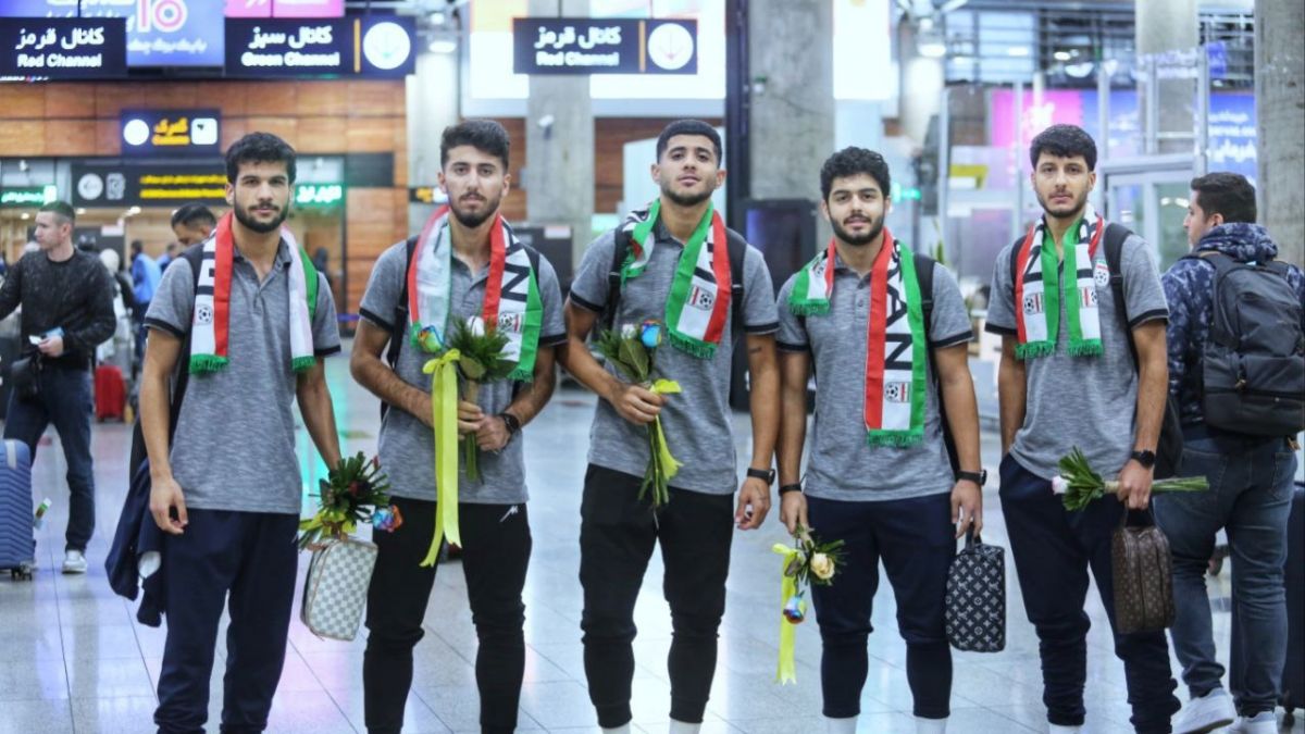 اختصاصی/ استقبال از بازیکنان و کادرفنی و بازیکنان تیم ملی نوجوانان پس  از بازگشت از مسابقات جام جهانی نوجوانان اندونزی به تهران