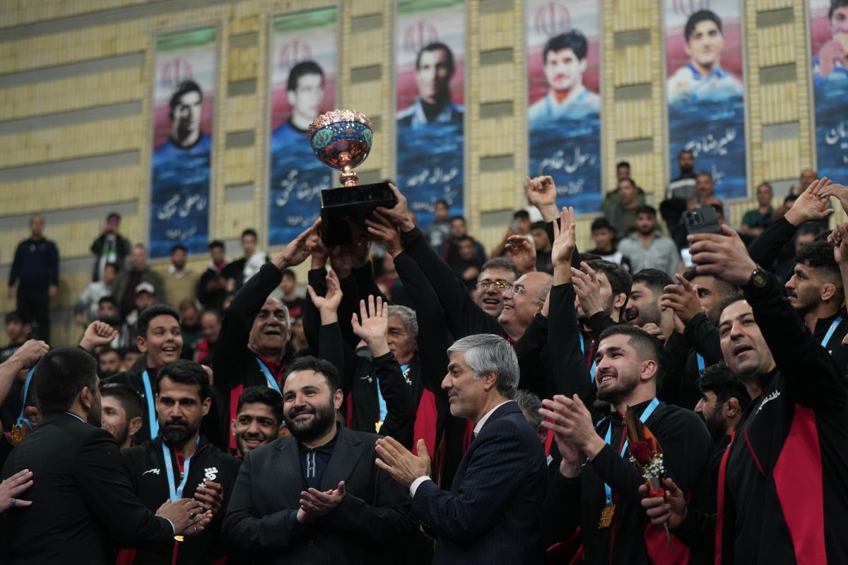 مرحله نهایی لیگ برتر کشتی آزاد باشگاه های کشور| اهدای کاپ قهرمانی توسط وزیر ورزش و جوانان