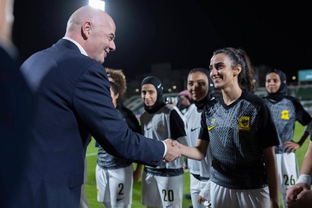 حضور اينفانتينو در دربى فوتبال زنان عربستان