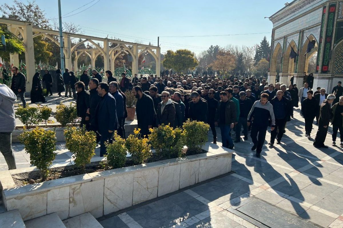 گزارش تصویری/ مراسم خاکسپاری مادر محمدحسین میثاقی