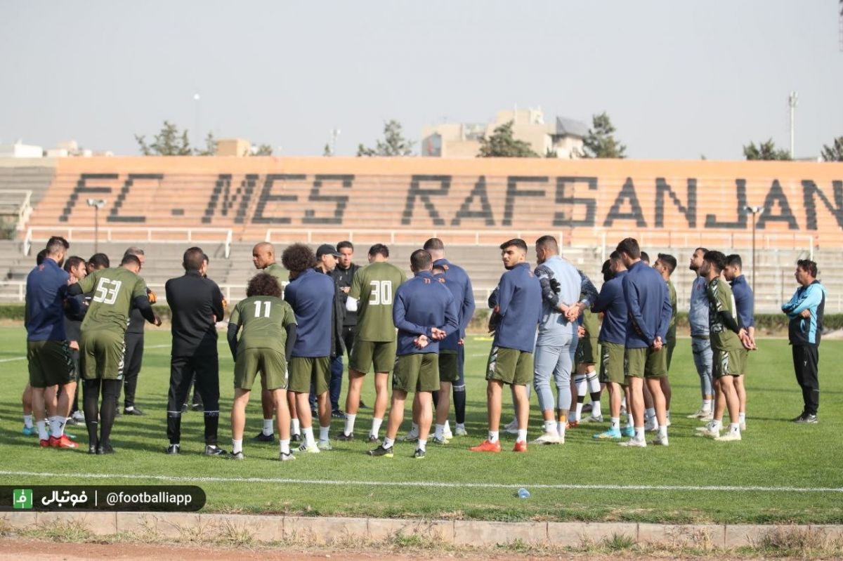 درآستانه بازی با پرسپولیس، اعضای تیم مس رفسنجان را به محل تمرین راه ندادند!