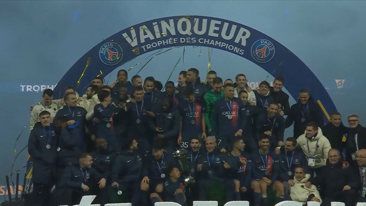 مراسم اهدای جام قهرمانی سوپرجام فرانسه به پاری سن ژرمن