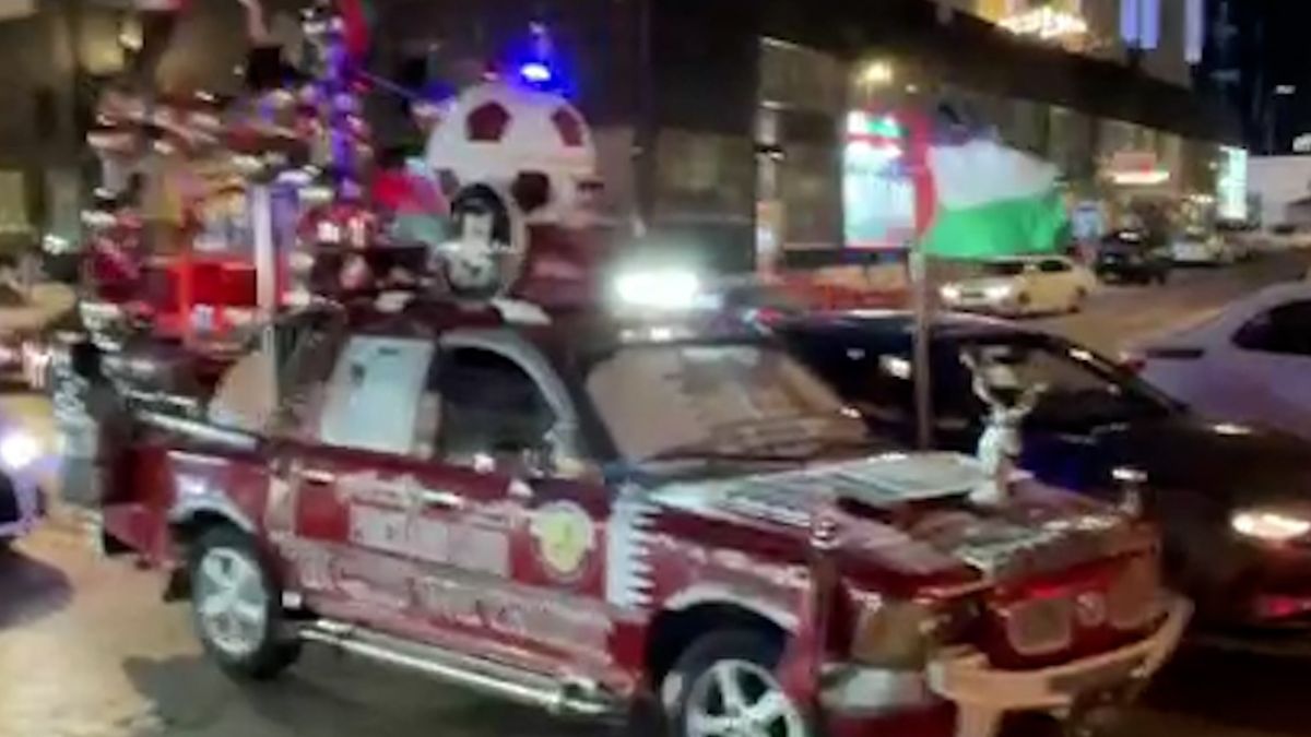 اختصاصی/ ماشین جالبی در خیابان های دوحه که با پخش کردن آهنگ به شور و هیجان هواداران برای جام ملت ها اضافه می‌کند