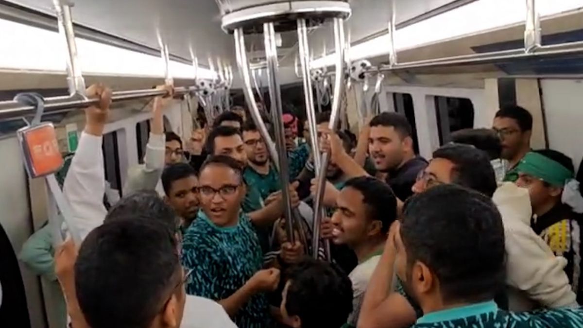 اختصاصی/ شادی هواداران تیم ملی عربستان در متروی شهر دوحه پس از صعود به مرحله بعدی