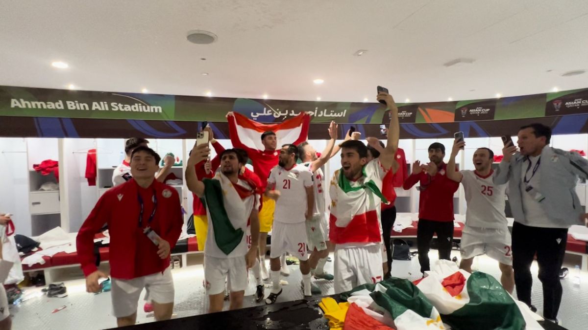 اختصاصی/ شادی بازیکنان تیم ملی تاجیکستان در رختکن پس از برد برابر امارات