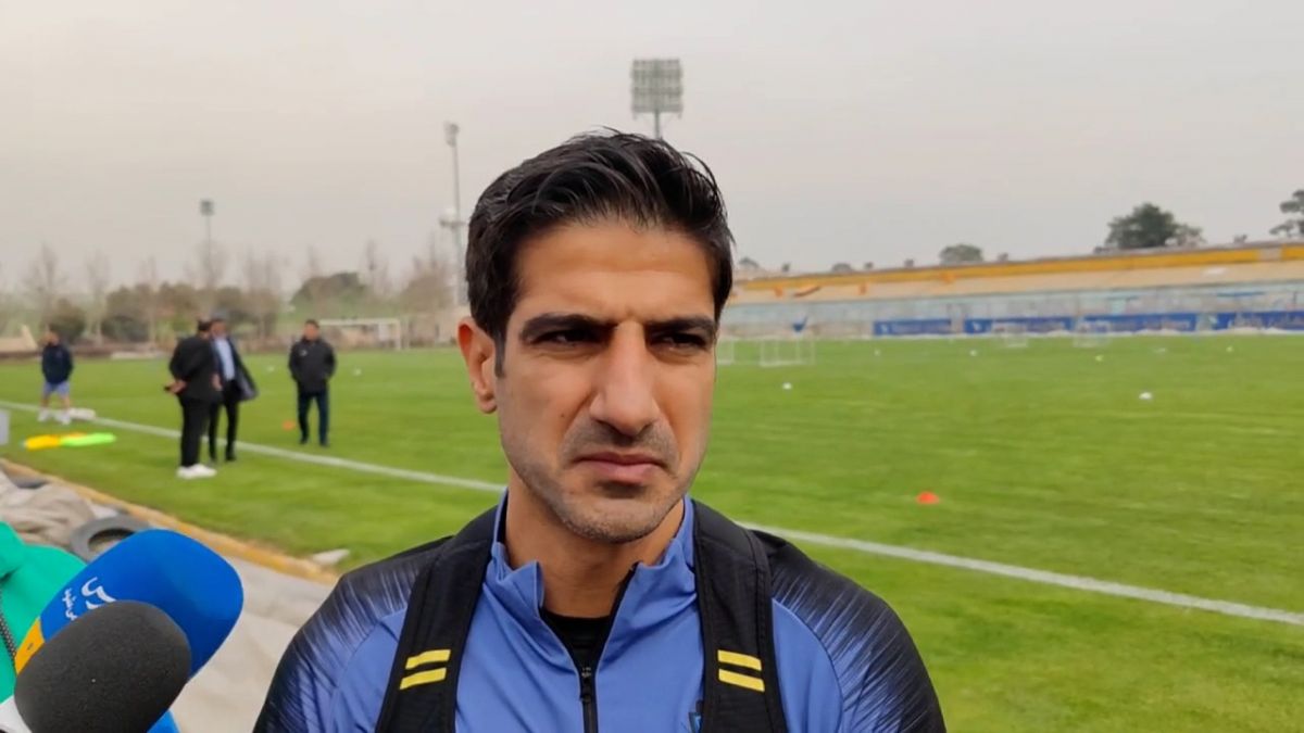 اختصاصی/ گفت و گوی خبرنگاران با محمدرضا حسینی بازیکن نساجی در حاشیه تمرین امروز این تیم: