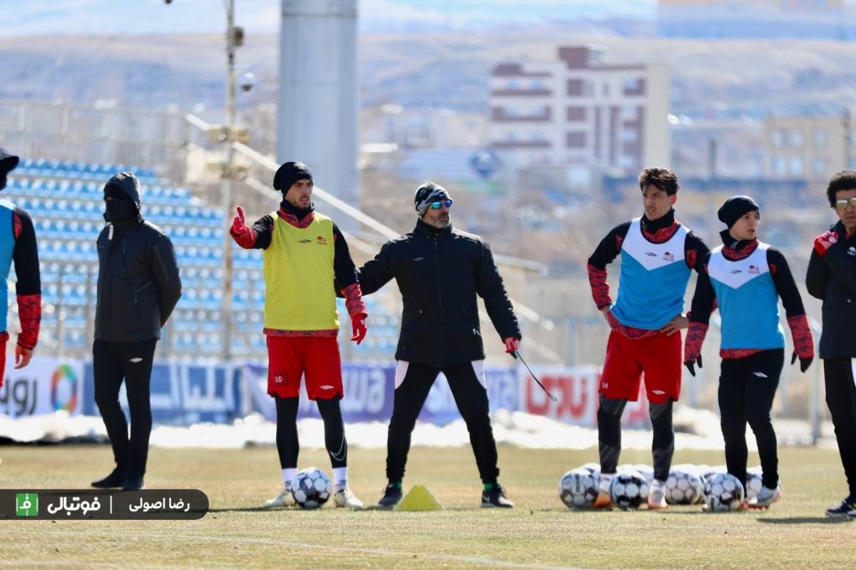 تمرین تراکتور در سرمای تبریز؛ خمز تیپ اسکی زد!