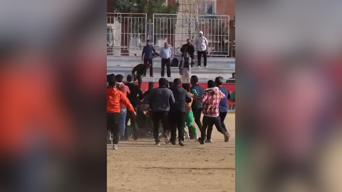 حمله به تیم نوجوانان ذوب‌آهن در یزد