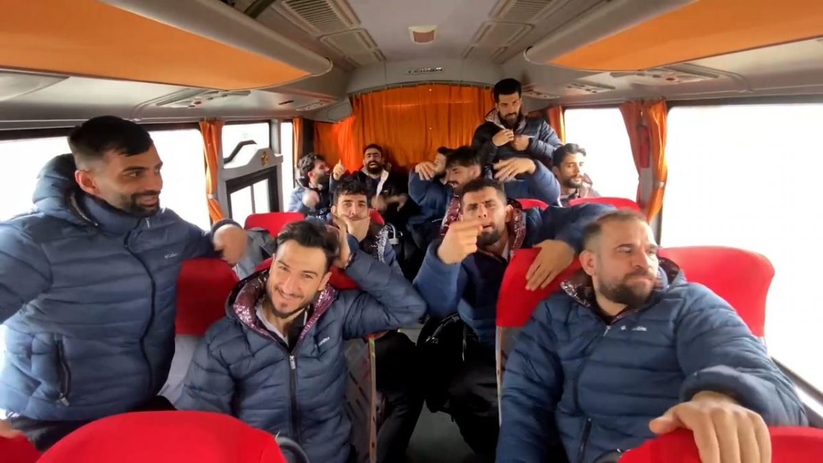 اختصاصی/ خوشحالی ملی پوشان فوتسال ناشنوایان ایران در اتوبوس، بعداز راهیابی به فینال المپیک ناشنوایان که در ترکیه برگزار می شود.