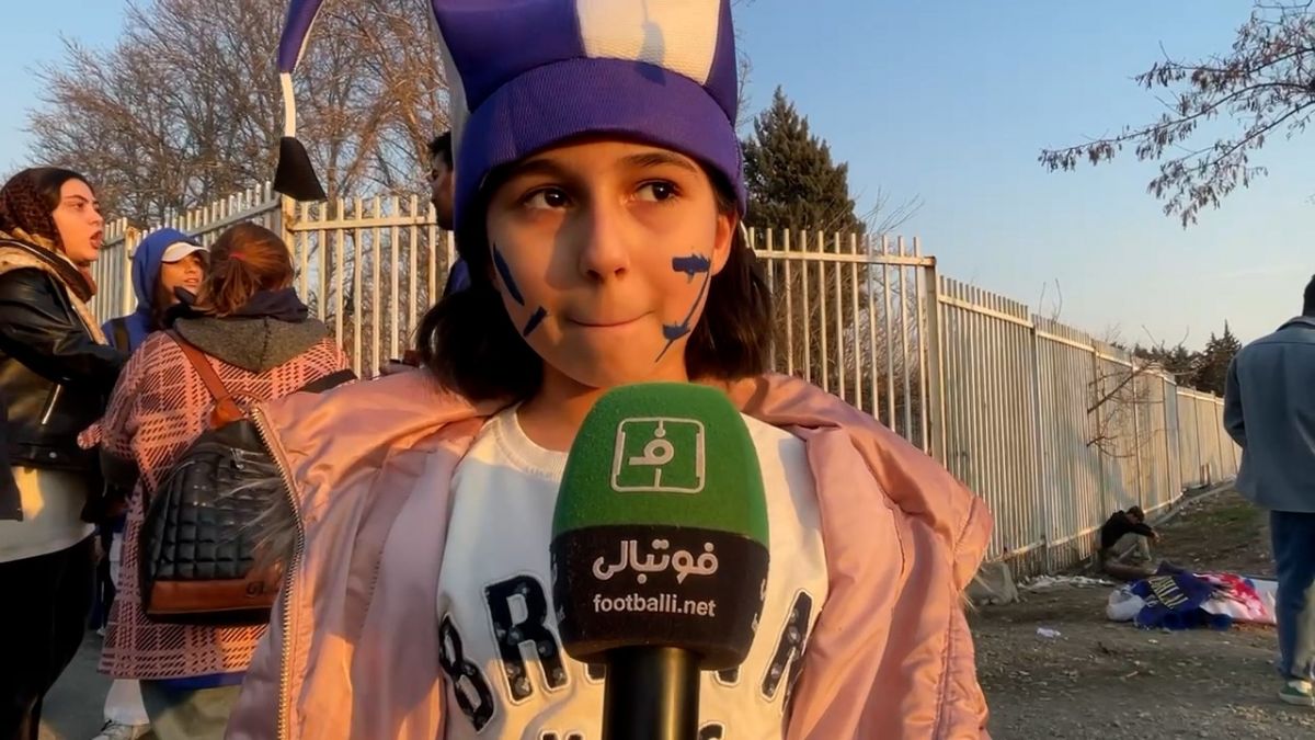 اختصاصی/ صحبتهای کودک هوادار استقلال با دوربین فوتبالی در آستانه دربی: بازی ۴-۶ به سود استقلال می‌شود