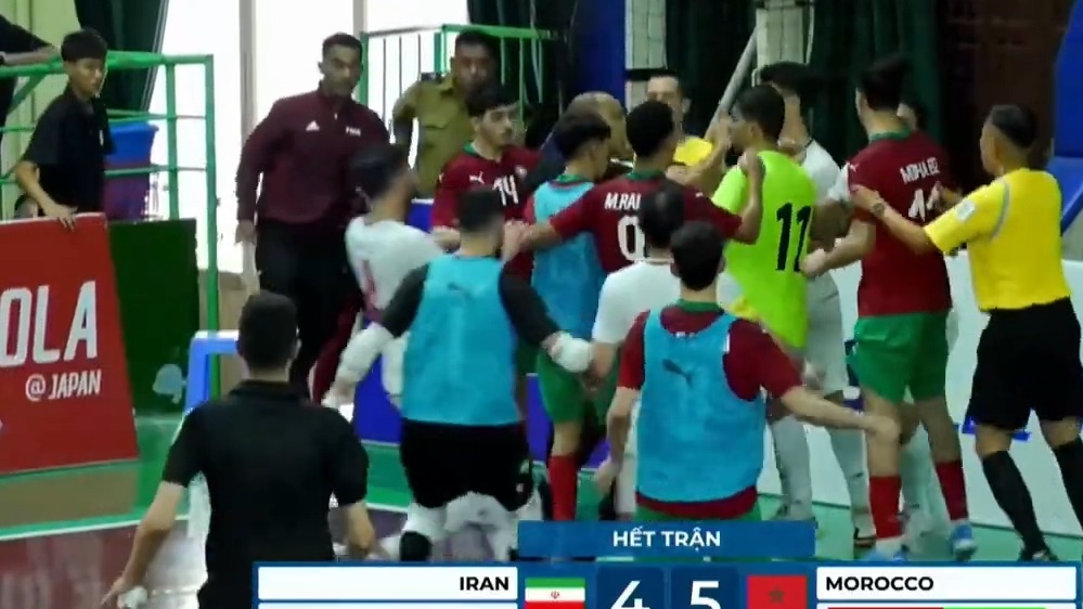 درگیری شدید بازیکنان تیم ملی فوتسال ایران و مراکش پس از شکست ایران