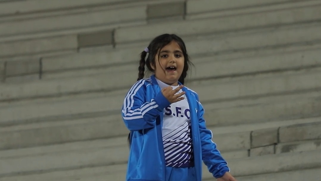 اختصاصی/ صلوات فرستادن دخترِ جواد نکونام در ورزشگاه آزادی برای برتری استقلال مقابل مس رفسنجان