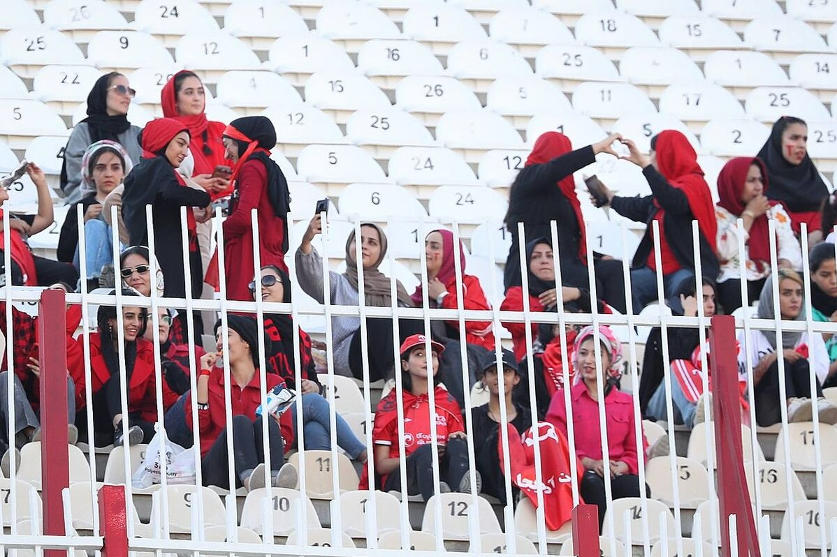 ممنوعیت حضور زنان در ورزشگاه یادگار امام تبریز + نامه