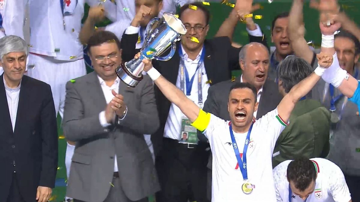 مراسم اهدای جام قهرمانی فوتسال آسیا به تیم ملی ایران