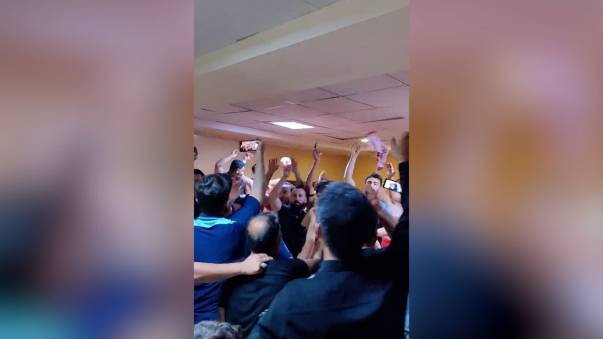 اختصاصی/ خوشحالی و سرود قهرمانی خیبری ها در رختکن  پس از برد مقابل شاهین عامری بوشهر