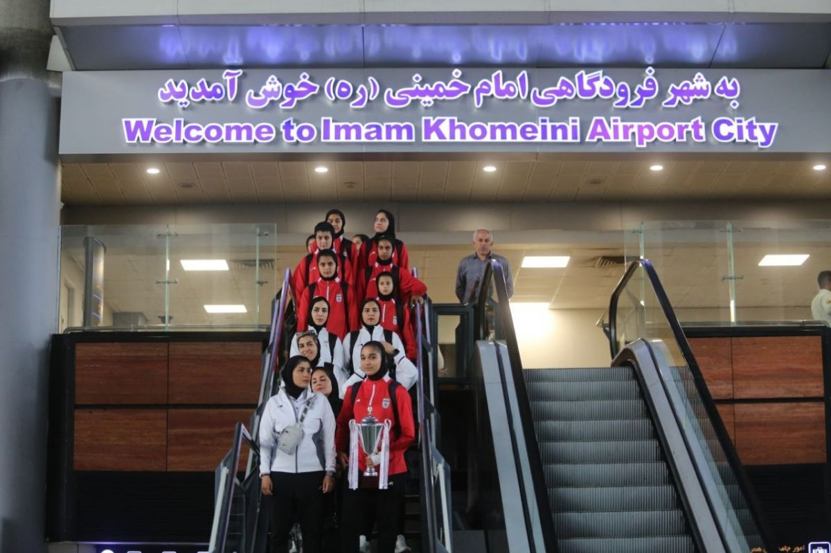 گزارش تصویری/ بازگشت تیم ملی دختران زیر ۱۵ سال پس از قهرمانی در تورنمنت کافا به تهران