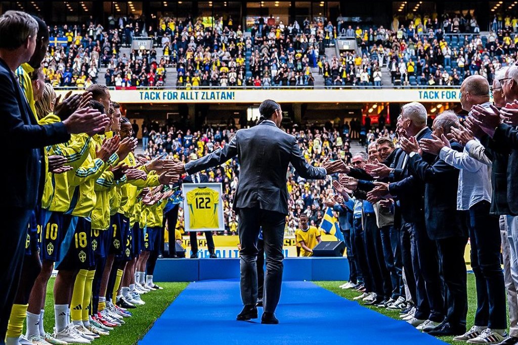 عکس؛ خداحافظی زلاتان ابراهیموویچ از تیم ملی سوئد