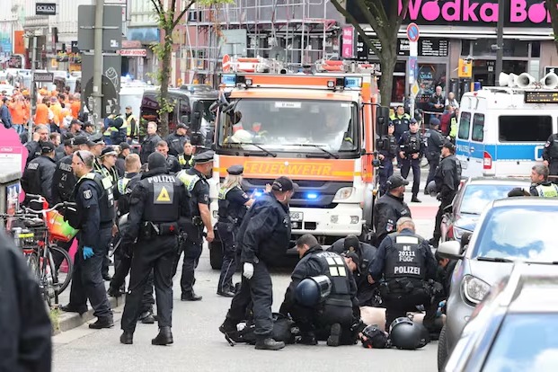 شلیک پلیس آلمان به فرد حامل کوکتل مولوتوف در هامبورگ
