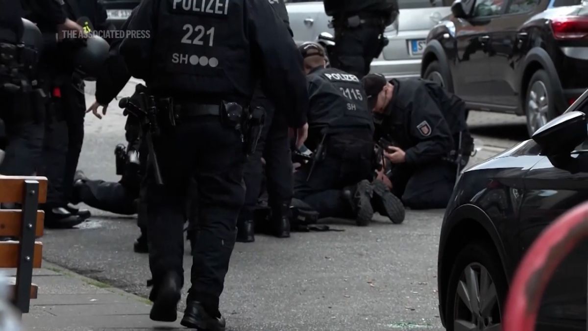 پلیس آلمان به فردی که با تبر و کوکتل به سمت هواداران هلند حمله ور شده بود شلیک کرد